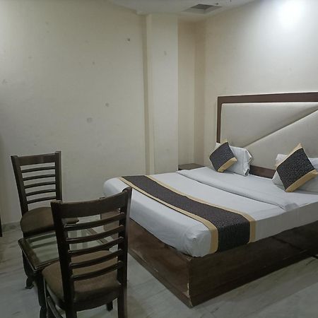 Hotel Ringer นิวเดลี ภายนอก รูปภาพ