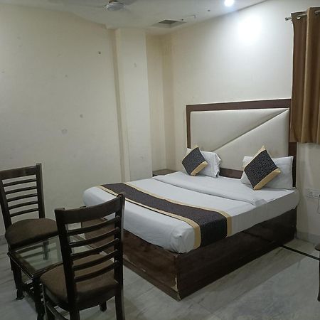 Hotel Ringer นิวเดลี ภายนอก รูปภาพ